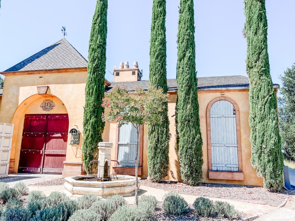 How many tasting rooms are in Los Olivos?